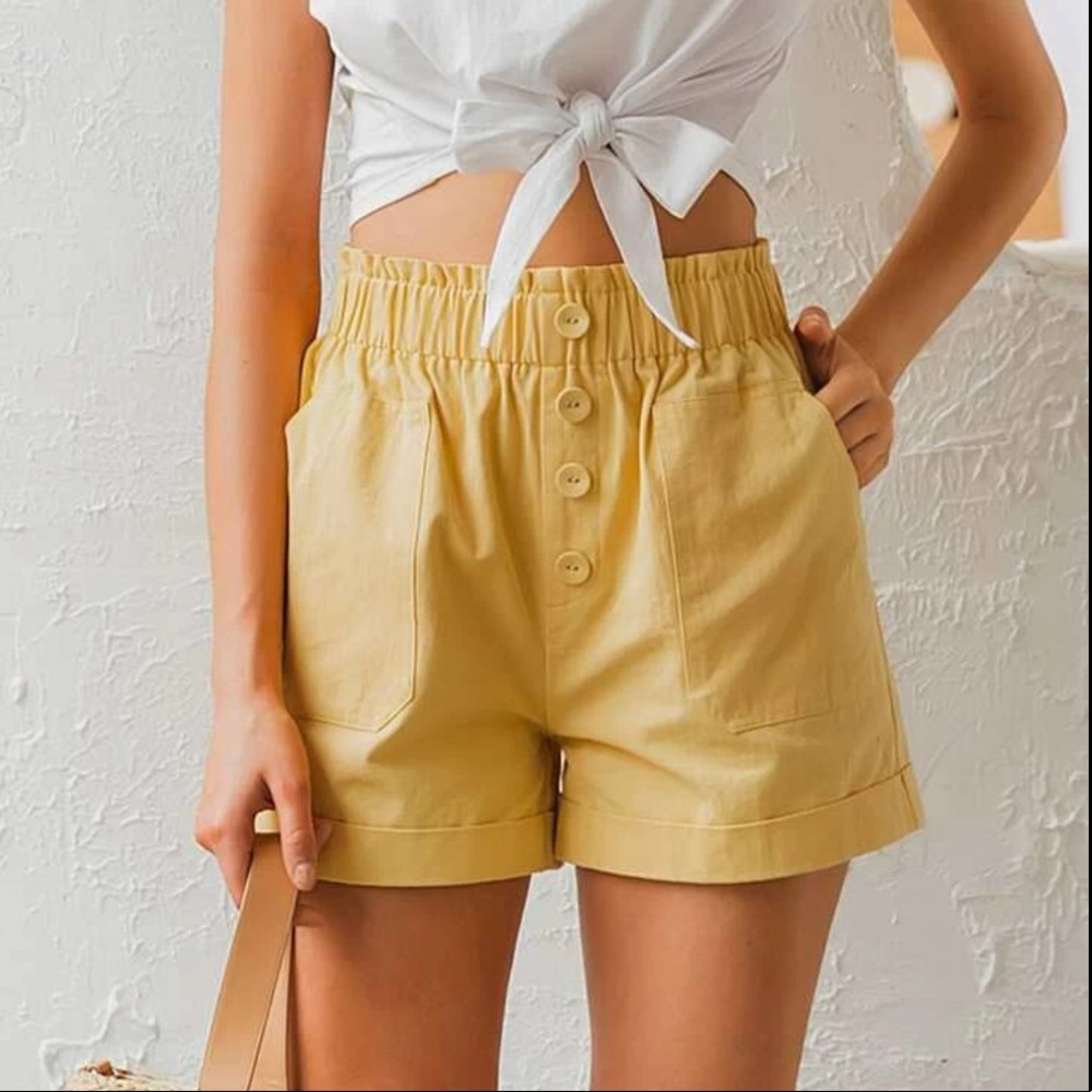 Buttoned front patch pocket detail shorts